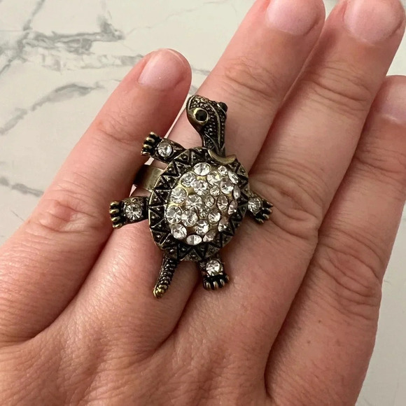 Lot of Assorted Costume Jewelry Rings - Picture 6 of 6